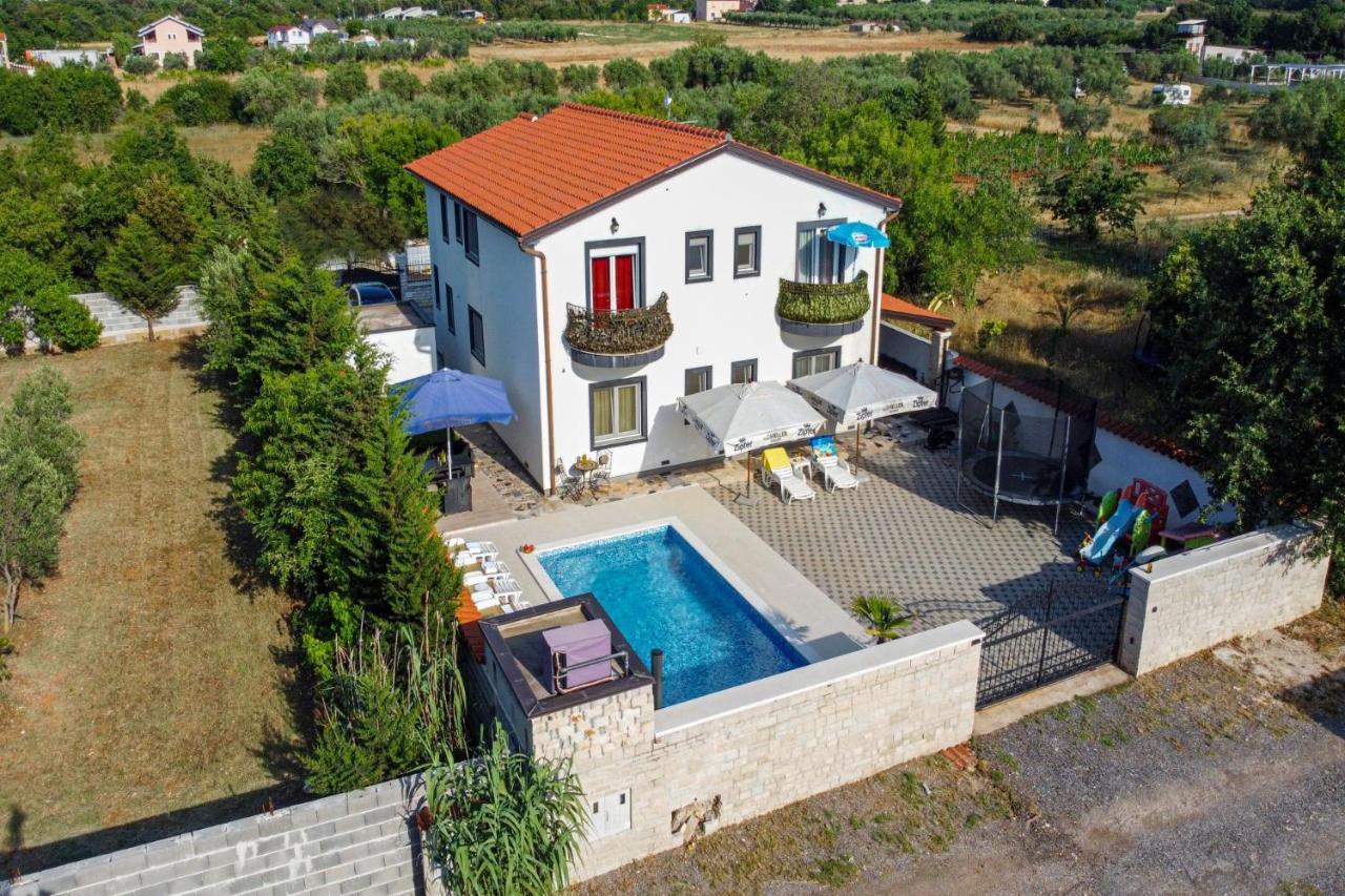 Apartments With Pool In Pula,Croatia Exterior photo