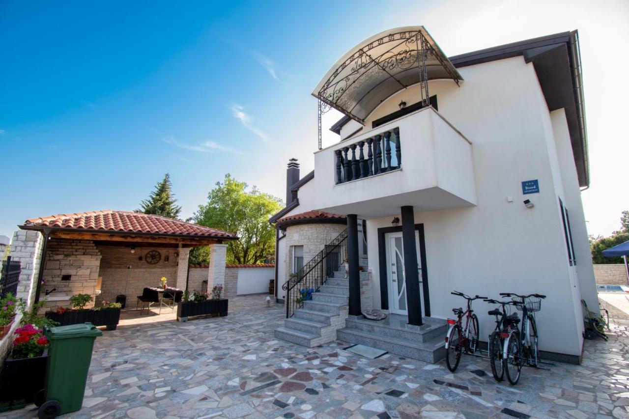 Apartments With Pool In Pula,Croatia Exterior photo
