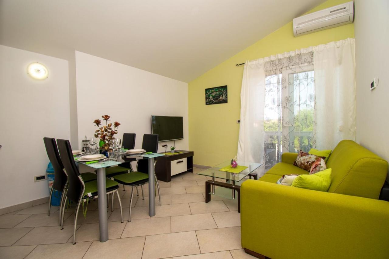 Apartments With Pool In Pula,Croatia Exterior photo