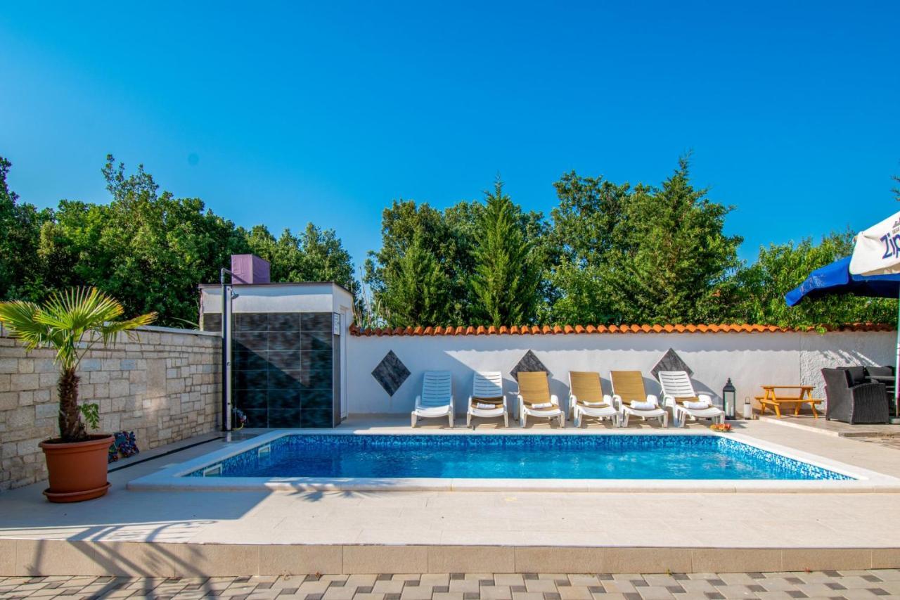 Apartments With Pool In Pula,Croatia Exterior photo