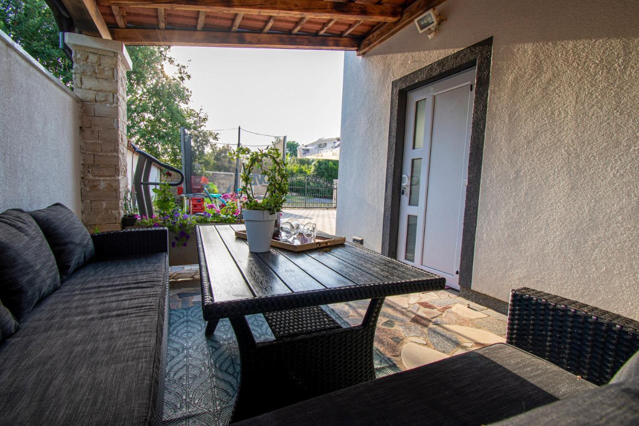 Apartments With Pool In Pula,Croatia Exterior photo